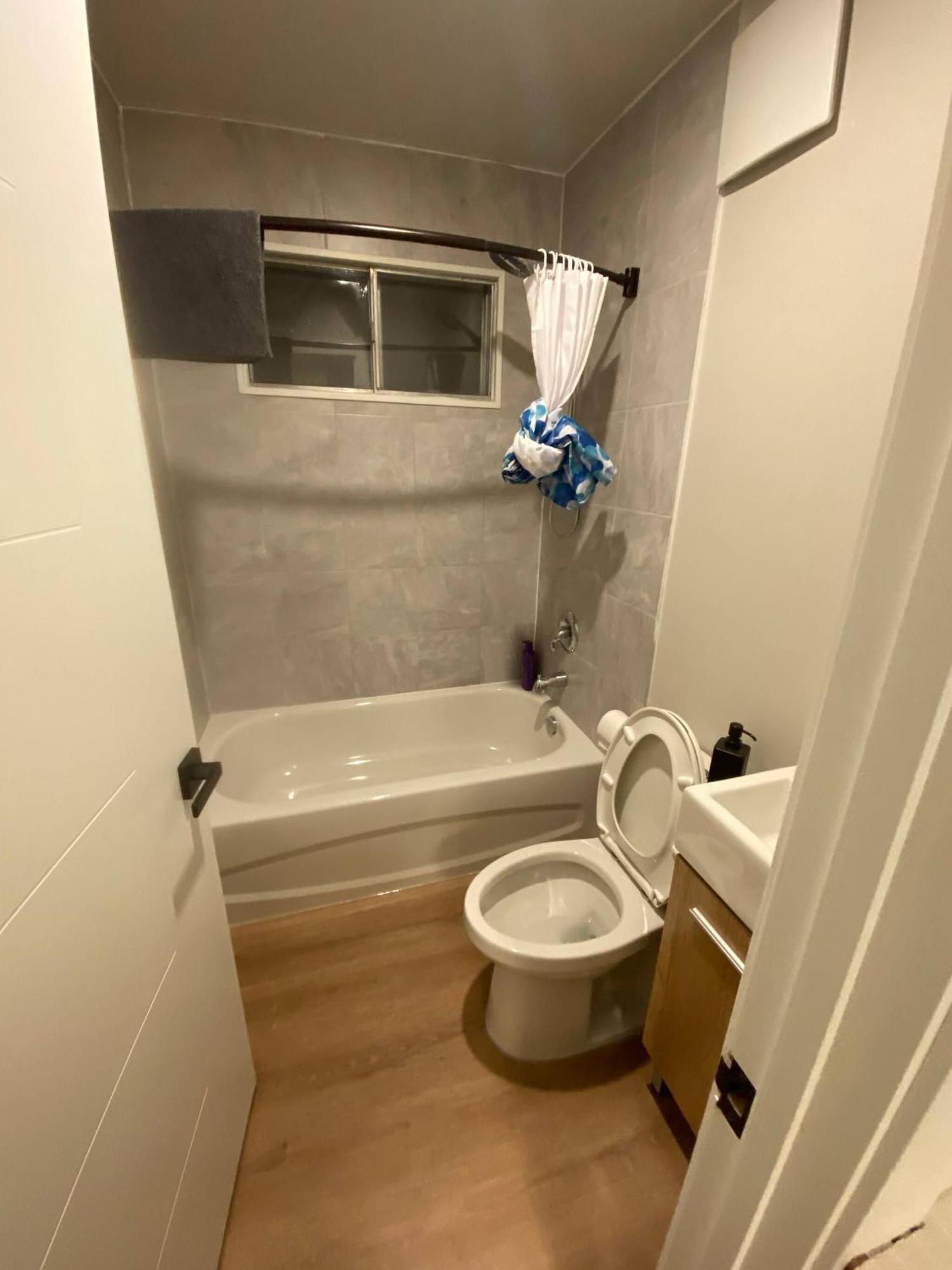 Central 2Br Near Unveristy And Whyte Ave Edmonton Buitenkant foto
